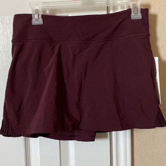 lululemon athletica Dresses & Skirts - Lululemon play off the pleats mid rise skirt